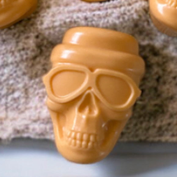 One (1) Handcrafted Halloween Goats Milk Soap Pumpkin Vanilla - Picture 6 of 7